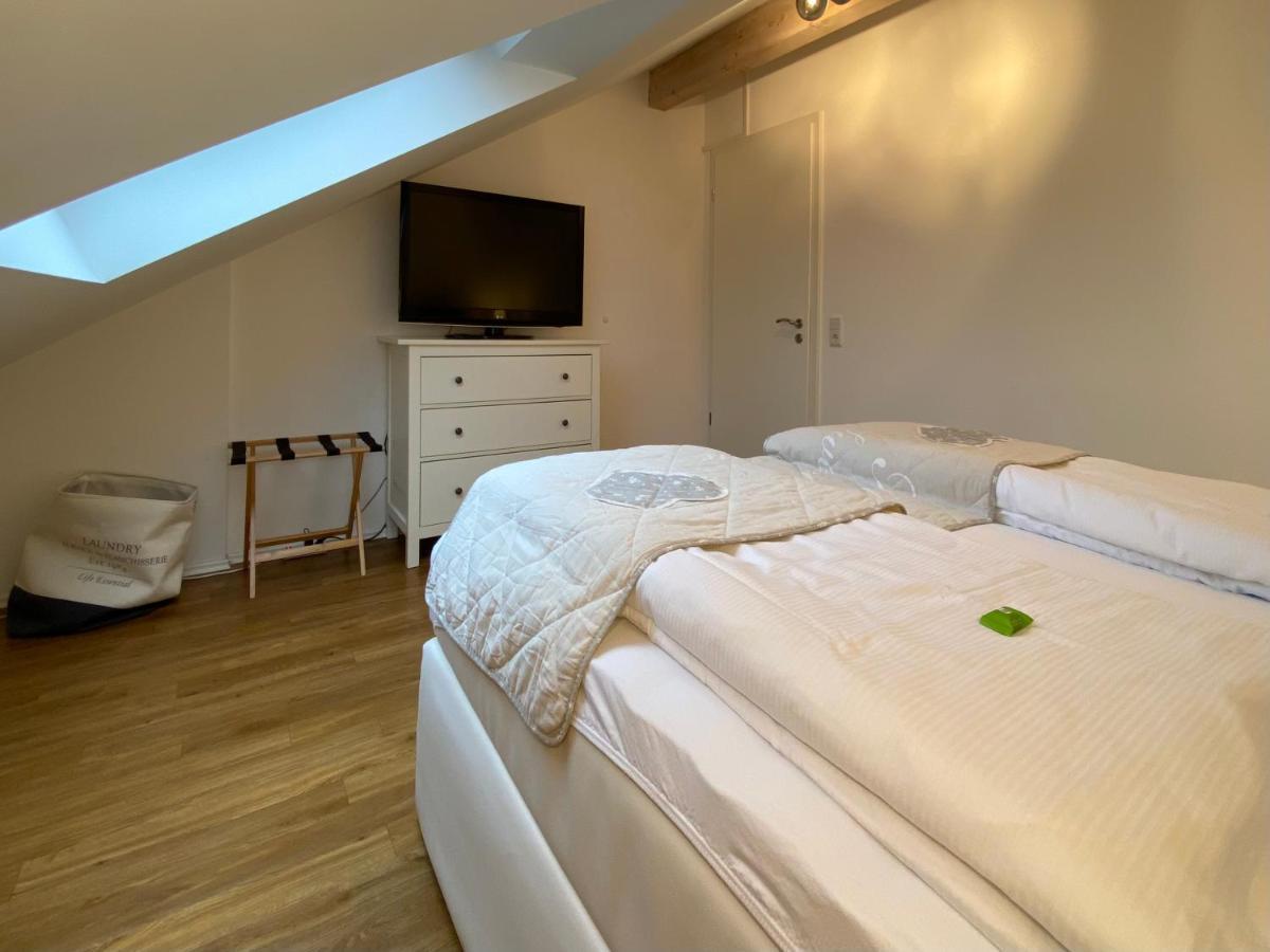 4 Zimmer Apartment, 125 Qm, Ruhig Und Zentrumsnah, Max 5 Pers, Dachterasse, Garage, 1000 Mbit Böblingen Dış mekan fotoğraf