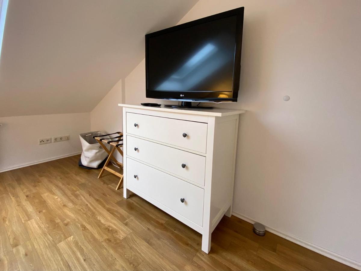 4 Zimmer Apartment, 125 Qm, Ruhig Und Zentrumsnah, Max 5 Pers, Dachterasse, Garage, 1000 Mbit Böblingen Dış mekan fotoğraf
