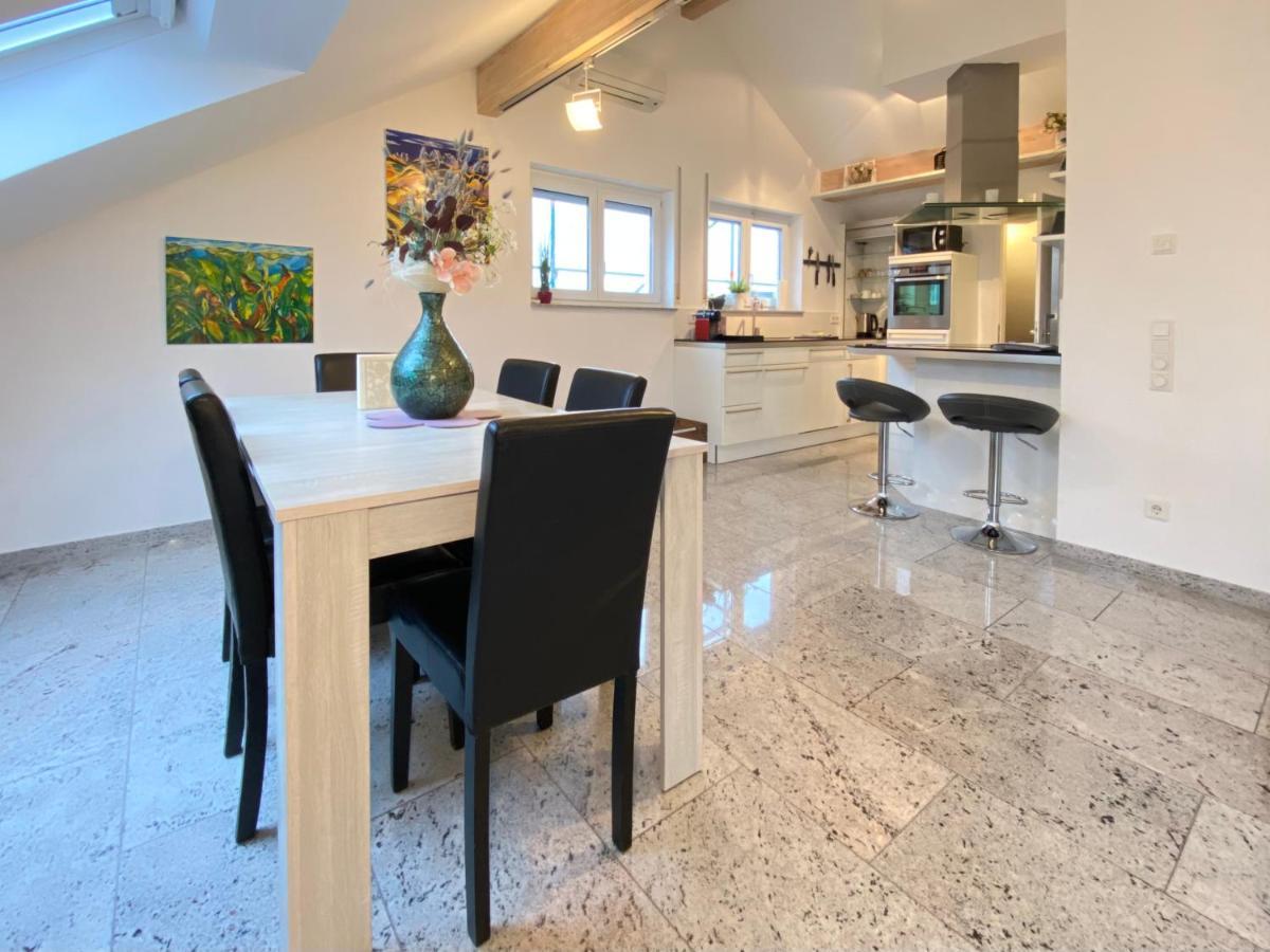 4 Zimmer Apartment, 125 Qm, Ruhig Und Zentrumsnah, Max 5 Pers, Dachterasse, Garage, 1000 Mbit Böblingen Dış mekan fotoğraf