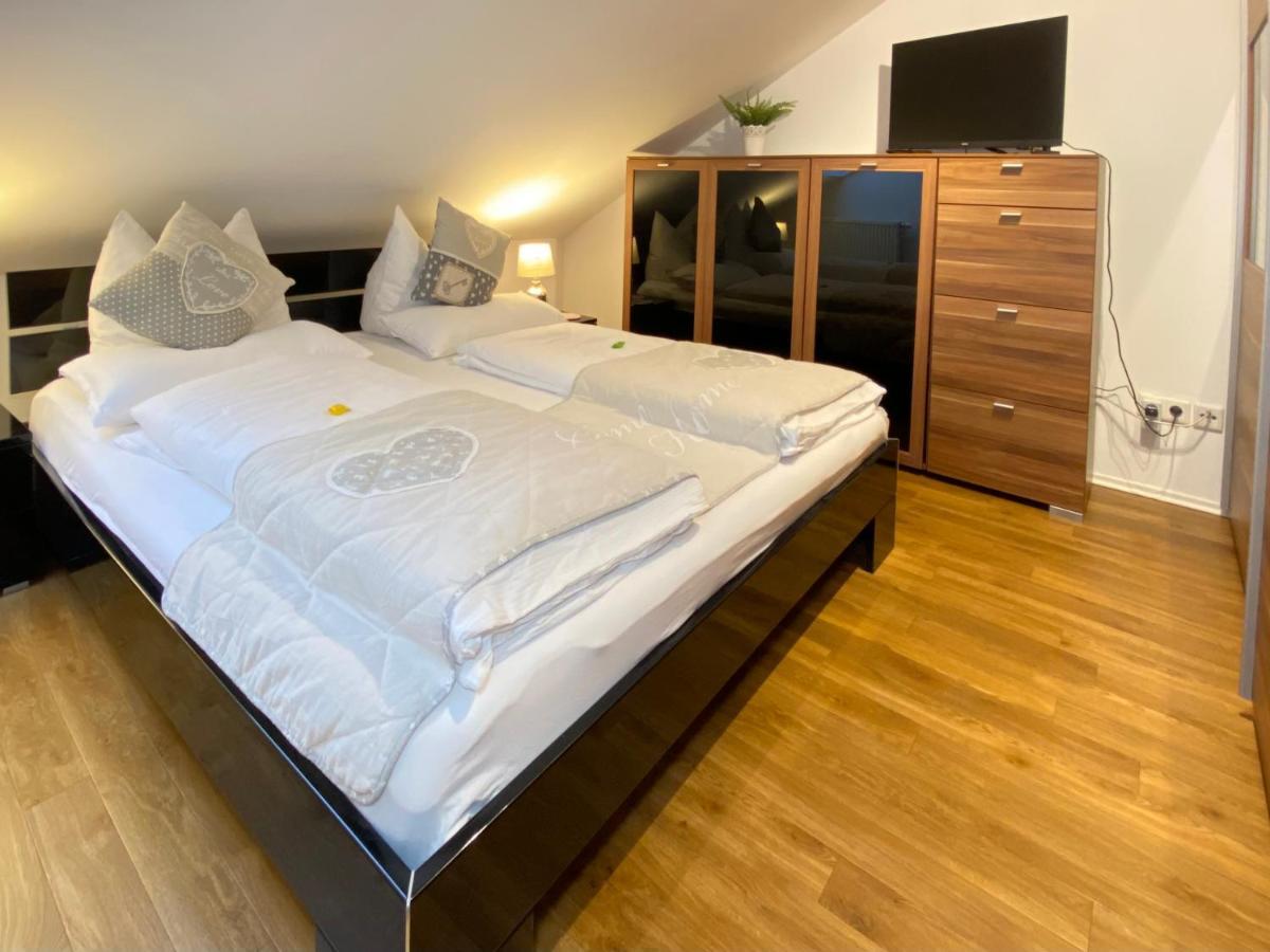 4 Zimmer Apartment, 125 Qm, Ruhig Und Zentrumsnah, Max 5 Pers, Dachterasse, Garage, 1000 Mbit Böblingen Dış mekan fotoğraf