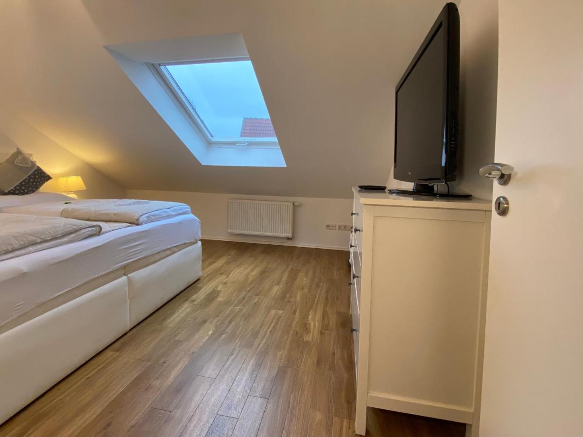 4 Zimmer Apartment, 125 Qm, Ruhig Und Zentrumsnah, Max 5 Pers, Dachterasse, Garage, 1000 Mbit Böblingen Dış mekan fotoğraf