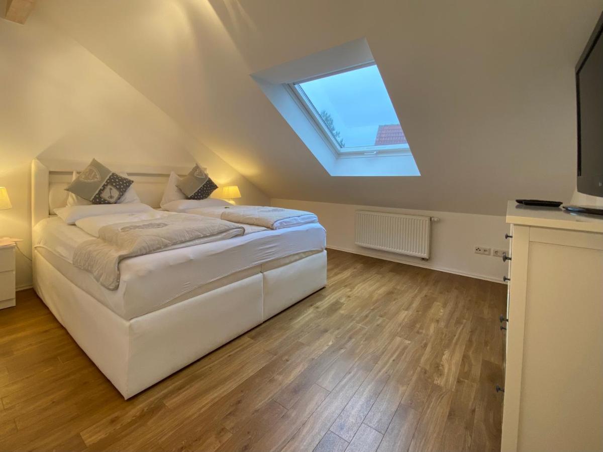 4 Zimmer Apartment, 125 Qm, Ruhig Und Zentrumsnah, Max 5 Pers, Dachterasse, Garage, 1000 Mbit Böblingen Dış mekan fotoğraf