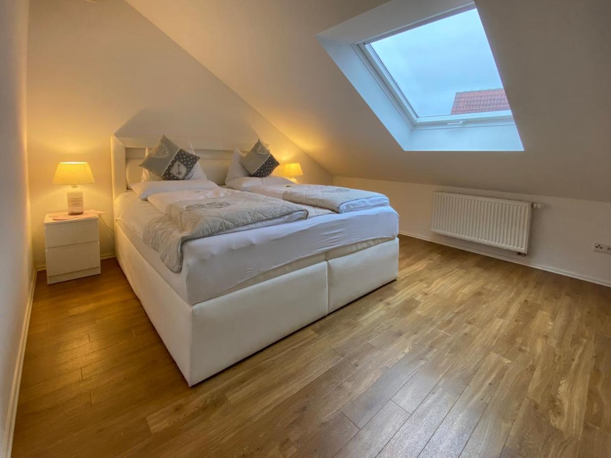 4 Zimmer Apartment, 125 Qm, Ruhig Und Zentrumsnah, Max 5 Pers, Dachterasse, Garage, 1000 Mbit Böblingen Dış mekan fotoğraf