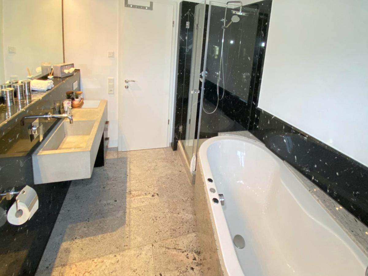 4 Zimmer Apartment, 125 Qm, Ruhig Und Zentrumsnah, Max 5 Pers, Dachterasse, Garage, 1000 Mbit Böblingen Dış mekan fotoğraf