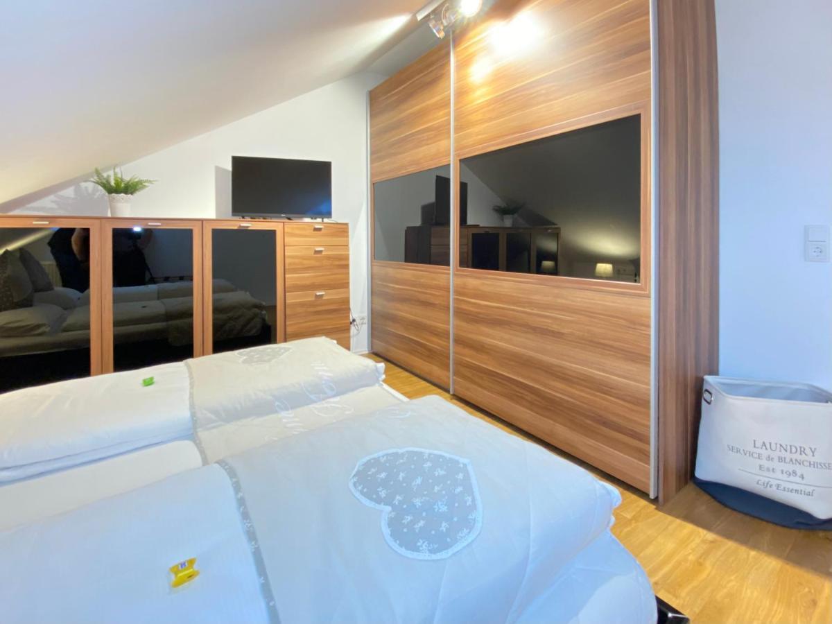 4 Zimmer Apartment, 125 Qm, Ruhig Und Zentrumsnah, Max 5 Pers, Dachterasse, Garage, 1000 Mbit Böblingen Dış mekan fotoğraf