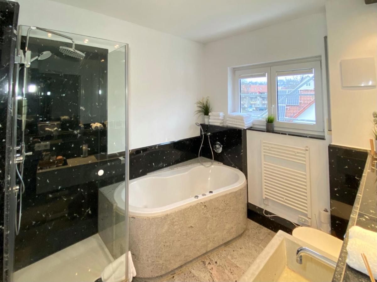 4 Zimmer Apartment, 125 Qm, Ruhig Und Zentrumsnah, Max 5 Pers, Dachterasse, Garage, 1000 Mbit Böblingen Dış mekan fotoğraf