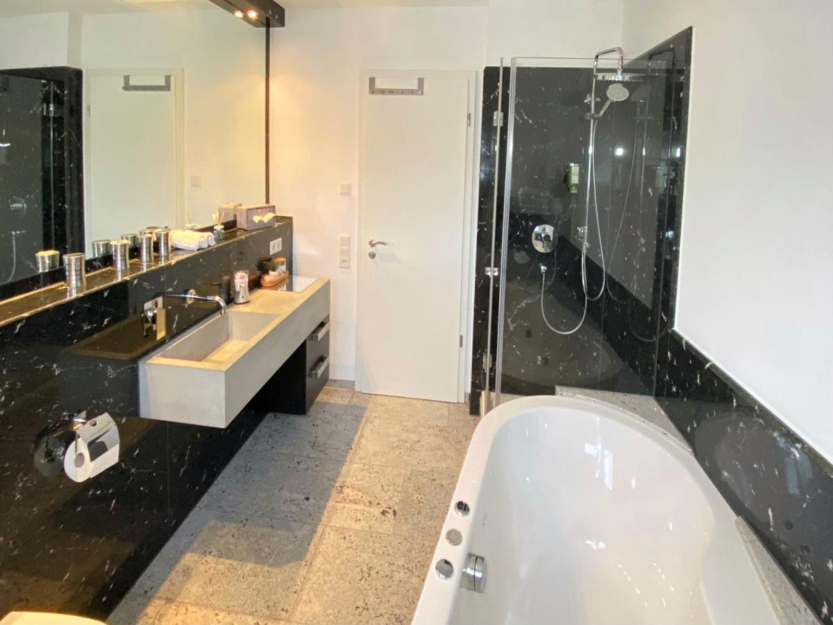 4 Zimmer Apartment, 125 Qm, Ruhig Und Zentrumsnah, Max 5 Pers, Dachterasse, Garage, 1000 Mbit Böblingen Dış mekan fotoğraf